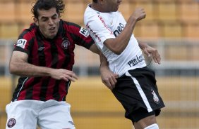 Rhodolfo e Dentinho durante partida entre Corinthians x Atltico-PR vlida pela 1 rodada do Campeonato Brasileiro 2010, realizada no estdio do Pacaembu