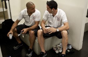 Roberto Carlos e Chico nos vestirios antes da partida entre Corinthians x Atltico-PR vlida pela 1 rodada do Campeonato Brasileiro 2010, realizada no estdio do Pacaembu