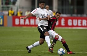 William e Wagner Diniz durante partida entre Corinthians x Atltico-PR vlida pela 1 rodada do Campeonato Brasileiro 2010, realizada no estdio do Pacaembu