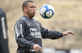 Ronaldo durante o treino do Corinthians realizado esta manh no Parque So Jorge. O prximo jogo do time ser domingo, dia 16/05, no Olmpico, contra o Grmio, pela 2 rodada do Campeonato Brasileiro 2010; So Paulo, Brasil