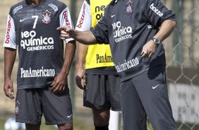 Jorge Henrique e Mano Menezes durante o treino do Corinthians realizado esta manh no Parque So Jorge. O prximo jogo do time ser amanh, domingo, dia 16/05, no Olmpico, contra o Grmio, pela 2 rodada do Campeonato Brasileiro 2010; So Paulo, Brasil