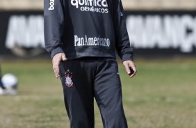 Mano Menezes durante o treino do Corinthians realizado esta manhã no Parque São Jorge. O próximo jogo do time será amanhã, domingo, dia 16/05, no Olímpico, contra o Grêmio, pela 2ª rodada do Campeonato Brasileiro 2010; São Paulo, Brasil
