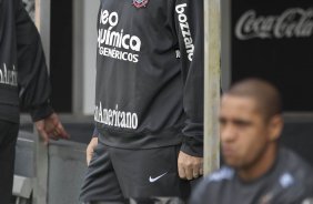 Mano Menezes e Roberto Carlos durante o treino do Corinthians realizado esta manhã no Parque São Jorge. O próximo jogo do time será amanhã, domingo, dia 16/05, no Olímpico, contra o Grêmio, pela 2ª rodada do Campeonato Brasileiro 2010; São Paulo, Brasil