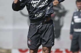 Roberto Carlos durante o treino do Corinthians realizado esta manhã no Parque São Jorge. O próximo jogo do time será amanhã, domingo, dia 16/05, no Olímpico, contra o Grêmio, pela 2ª rodada do Campeonato Brasileiro 2010; São Paulo, Brasil