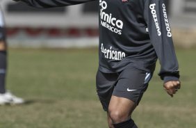 Roberto Carlos durante o treino do Corinthians realizado esta manhã no Parque São Jorge. O próximo jogo do time será amanhã, domingo, dia 16/05, no Olímpico, contra o Grêmio, pela 2ª rodada do Campeonato Brasileiro 2010; São Paulo, Brasil