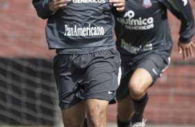 Souza durante o treino do Corinthians realizado esta manhã no Parque São Jorge. O próximo jogo do time será amanhã, domingo, dia 16/05, no Olímpico, contra o Grêmio, pela 2ª rodada do Campeonato Brasileiro 2010; São Paulo, Brasil