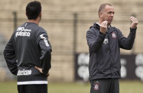 Chicão e Mano Menezes durante o treino do Corinthians realizado esta manhã no Parque São Jorge. O próximo jogo do time será domingo, dia 23/05 no Pacaembu, contra o Fluminense, pela 3ª rodada do Campeonato Brasileiro 2010; São Paulo, Brasil