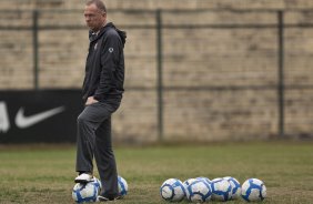 Mano Menezes durante o treino do Corinthians realizado esta manhã no Parque São Jorge. O próximo jogo do time será domingo, dia 23/05 no Pacaembu, contra o Fluminense, pela 3ª rodada do Campeonato Brasileiro 2010; São Paulo, Brasil