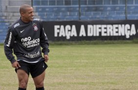 Roberto Carlos durante o treino do Corinthians realizado esta manhã no Parque São Jorge. O próximo jogo do time será domingo, dia 23/05 no Pacaembu, contra o Fluminense, pela 3ª rodada do Campeonato Brasileiro 2010; São Paulo, Brasil