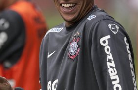 Roberto Carlos durante o treino do Corinthians realizado esta manhã no Parque São Jorge. O próximo jogo do time será domingo, dia 23/05 no Pacaembu, contra o Fluminense, pela 3ª rodada do Campeonato Brasileiro 2010; São Paulo, Brasil
