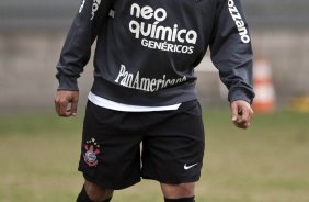 Roberto Carlos durante o treino do Corinthians realizado esta manhã no Parque São Jorge. O próximo jogo do time será domingo, dia 23/05 no Pacaembu, contra o Fluminense, pela 3ª rodada do Campeonato Brasileiro 2010; São Paulo, Brasil