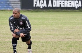 Roberto Carlos durante o treino do Corinthians realizado esta manhã no Parque São Jorge. O próximo jogo do time será domingo, dia 23/05 no Pacaembu, contra o Fluminense, pela 3ª rodada do Campeonato Brasileiro 2010; São Paulo, Brasil