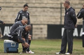 Ronaldo; Roberto Carlos e Mano Menezes durante o treino do Corinthians realizado esta manhã no Parque São Jorge. O próximo jogo do time será domingo, dia 23/05 no Pacaembu, contra o Fluminense, pela 3ª rodada do Campeonato Brasileiro 2010; São Paulo, Brasil