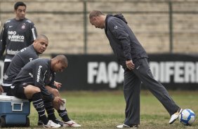 Ronaldo; Roberto Carlos e Mano Menezes durante o treino do Corinthians realizado esta manhã no Parque São Jorge. O próximo jogo do time será domingo, dia 23/05 no Pacaembu, contra o Fluminense, pela 3ª rodada do Campeonato Brasileiro 2010; São Paulo, Brasil