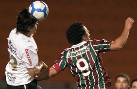 Bola amassada na cabeca de Paulo André com Fred durante partida entre Corinthians x Fluminense válida pela 3ª rodada do Campeonato Brasileiro 2010, realizada no estádio do Pacaembu