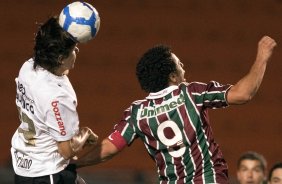 Bola amassada na cabeca de Paulo Andr com Fred durante partida entre Corinthians x Fluminense vlida pela 3 rodada do Campeonato Brasileiro 2010, realizada no estdio do Pacaembu