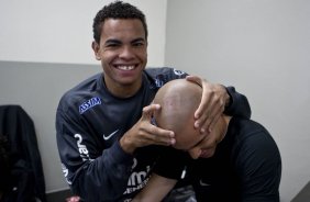 Dentinho e Julio Cesar nos vestiários antes da partida entre Corinthians x Fluminense válida pela 3ª rodada do Campeonato Brasileiro 2010, realizada no estádio do Pacaembu