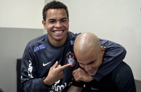 Dentinho e Julio Cesar nos vestiários antes da partida entre Corinthians x Fluminense válida pela 3ª rodada do Campeonato Brasileiro 2010, realizada no estádio do Pacaembu