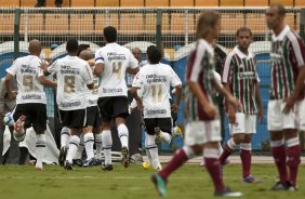 Jogadores comemora o gol de Chico, de falta, durante partida entre Corinthians x Fluminense vlida pela 3 rodada do Campeonato Brasileiro 2010, realizada no estdio do Pacaembu