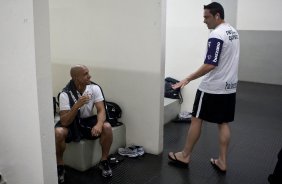 Roberto Carlos e Chico nos vestirios antes da partida entre Corinthians x Fluminense vlida pela 3 rodada do Campeonato Brasileiro 2010, realizada no estdio do Pacaembu