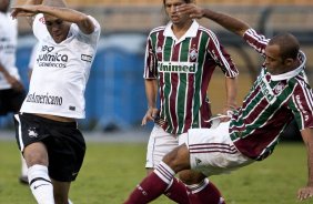 Souza; Diguinho e Leandro Euzebio durante partida entre Corinthians x Fluminense vlida pela 3 rodada do Campeonato Brasileiro 2010, realizada no estdio do Pacaembu