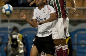 Souza e Gum durante partida entre Corinthians x Fluminense válida pela 3ª rodada do Campeonato Brasileiro 2010, realizada no estádio do Pacaembu