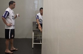 Chicão e Dentinho nos vestiários antes da partida entre Corinthians x Santos, válida pela 5ª rodada do Campeonato Brasileiro 2010, realizada no estádio do Pacaembu