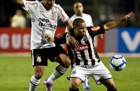 Iarley e Madson durante partida entre Corinthians x Santos, válida pela 5ª rodada do Campeonato Brasileiro 2010, realizada no estádio do Pacaembu