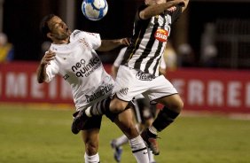Iarley e Madson durante partida entre Corinthians x Santos, válida pela 5ª rodada do Campeonato Brasileiro 2010, realizada no estádio do Pacaembu