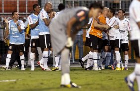 Jogadores comemora terceiro gol do Corinthians durante partida entre Corinthians x Santos, vlida pela 5 rodada do Campeonato Brasileiro 2010, realizada no estdio do Pacaembu