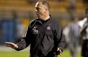 Mano Menezes durante partida entre Corinthians x Santos, válida pela 5ª rodada do Campeonato Brasileiro 2010, realizada no estádio do Pacaembu