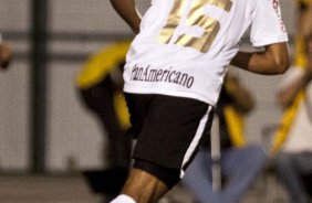 Paulinho comemora seu gol durante partida entre Corinthians x Santos, válida pela 5ª rodada do Campeonato Brasileiro 2010, realizada no estádio do Pacaembu