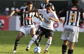 Paulo Henrique Ganso e Jorge Henrique durante partida entre Corinthians x Santos, vlida pela 5 rodada do Campeonato Brasileiro 2010, realizada no estdio do Pacaembu