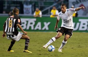 Wesley e Ralf durante partida entre Corinthians x Santos, válida pela 5ª rodada do Campeonato Brasileiro 2010, realizada no estádio do Pacaembu