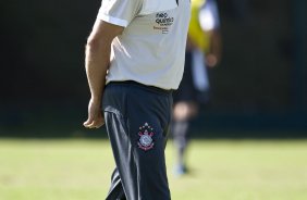 Mano Menezes durante treinamento na intertemporada do Corinthians, realizado esta manh no Oscar Inn Resort em Aguas de Lindoia, interior de So Paulo. O prximo jogo do time ser dia 14/07, contra o Cear, no estdio Castelo, pela 7 rodada do Campeonato Brasileiro 2010; So Paulo, Brasil