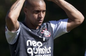 Roberto Carlos durante treinamento na intertemporada do Corinthians, realizado esta manh no Oscar Inn Resort em Aguas de Lindoia, interior de So Paulo. O prximo jogo do time ser dia 14/07, contra o Cear, no estdio Castelo, pela 7 rodada do Campeonato Brasileiro 2010; So Paulo, Brasil