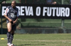Roberto Carlos durante treinamento na intertemporada do Corinthians, realizado esta manh no Oscar Inn Resort em Aguas de Lindoia, interior de So Paulo. O prximo jogo do time ser dia 14/07, contra o Cear, no estdio Castelo, pela 7 rodada do Campeonato Brasileiro 2010; So Paulo, Brasil