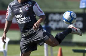Roberto Carlos durante treinamento na intertemporada do Corinthians, realizado esta manh no Oscar Inn Resort em Aguas de Lindoia, interior de So Paulo. O prximo jogo do time ser dia 14/07, contra o Cear, no estdio Castelo, pela 7 rodada do Campeonato Brasileiro 2010; So Paulo, Brasil
