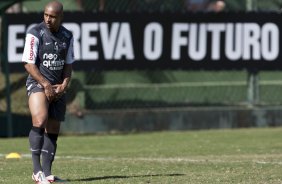 Roberto Carlos durante treinamento na intertemporada do Corinthians, realizado esta manh no Oscar Inn Resort em Aguas de Lindoia, interior de So Paulo. O prximo jogo do time ser dia 14/07, contra o Cear, no estdio Castelo, pela 7 rodada do Campeonato Brasileiro 2010; So Paulo, Brasil
