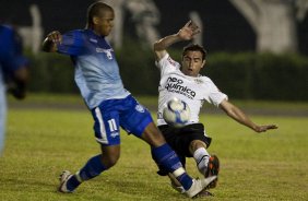Eydison e Bruno Cesar durante partida entre Corinthians x Iraty/PR, torneio amistoso, realizada esta noite no estdio do Caf, em Londrina/Parana
