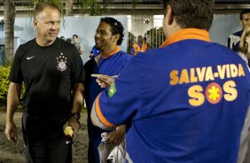 Mano Menezes assiste a preliminar antes da partida entre Corinthians x Iraty/PR, torneio amistoso, realizada esta noite no estdio do Caf, em Londrina/Parana