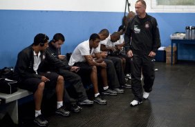 Mano Menezes nos vestirios antes da partida entre Corinthians x Iraty/PR, torneio amistoso, realizada esta noite no estdio do Caf, em Londrina/Parana