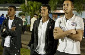 Paulinho; Ralf e Rafael assistem a preliminar antes da partida entre Corinthians x Iraty/PR, torneio amistoso, realizada esta noite no estdio do Caf, em Londrina/Parana