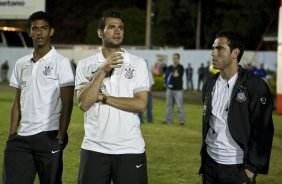 Renato; Leandro Castn e Bruno Cesar assistem a preliminar antes da partida entre Corinthians x Iraty/PR, torneio amistoso, realizada esta noite no estdio do Caf, em Londrina/Parana