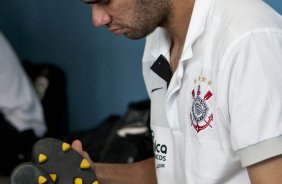 Leandro Castn nos vestirios antes da partida entre Corinthians x Atltico-PR, vlida pela deciso da Taca cidade de Londrina, realizada esta tarde no estdio do Caf, em Londrina/Parana