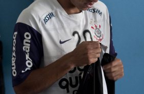 Ralf nos vestirios antes da partida entre Corinthians x Atltico-PR, vlida pela deciso da Taca cidade de Londrina, realizada esta tarde no estdio do Caf, em Londrina/Parana