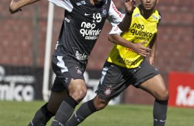 Danilo e Boquita durante treinamento do Corinthians, realizado esta manh no Parque So Jorge. O prximo jogo do time pelo Campeonato Brasileiro 2010, ser dia 14/07, contra o Cear no Castelo, em Fortaleza; So Paulo, Brasil