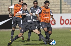 Danilo; Leandro Castn; Paulinho e Boquita durante treinamento do Corinthians, realizado esta manh no Parque So Jorge. O prximo jogo do time pelo Campeonato Brasileiro 2010, ser dia 14/07, contra o Cear no Castelo, em Fortaleza; So Paulo, Brasil