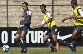 Iarley e Renato durante treinamento do Corinthians, realizado esta manh no Parque So Jorge. O prximo jogo do time pelo Campeonato Brasileiro 2010, ser dia 14/07, contra o Cear no Castelo, em Fortaleza; So Paulo, Brasil