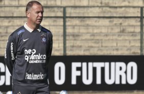 Mano Menezes durante treinamento do Corinthians, realizado esta manh no Parque So Jorge. O prximo jogo do time pelo Campeonato Brasileiro 2010, ser dia 14/07, contra o Cear no Castelo, em Fortaleza; So Paulo, Brasil